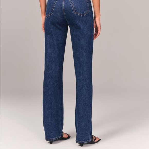 Curve Love Ultra High Rise 90s Slim Straight Jean in Dark Wash - Picture 4 of 5